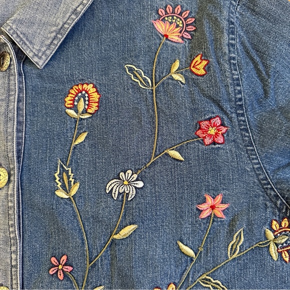 Bobbie Brooks Vintage Denim Flower Embroidered Shirt with Pockets Size Large - Picture 4 of 10